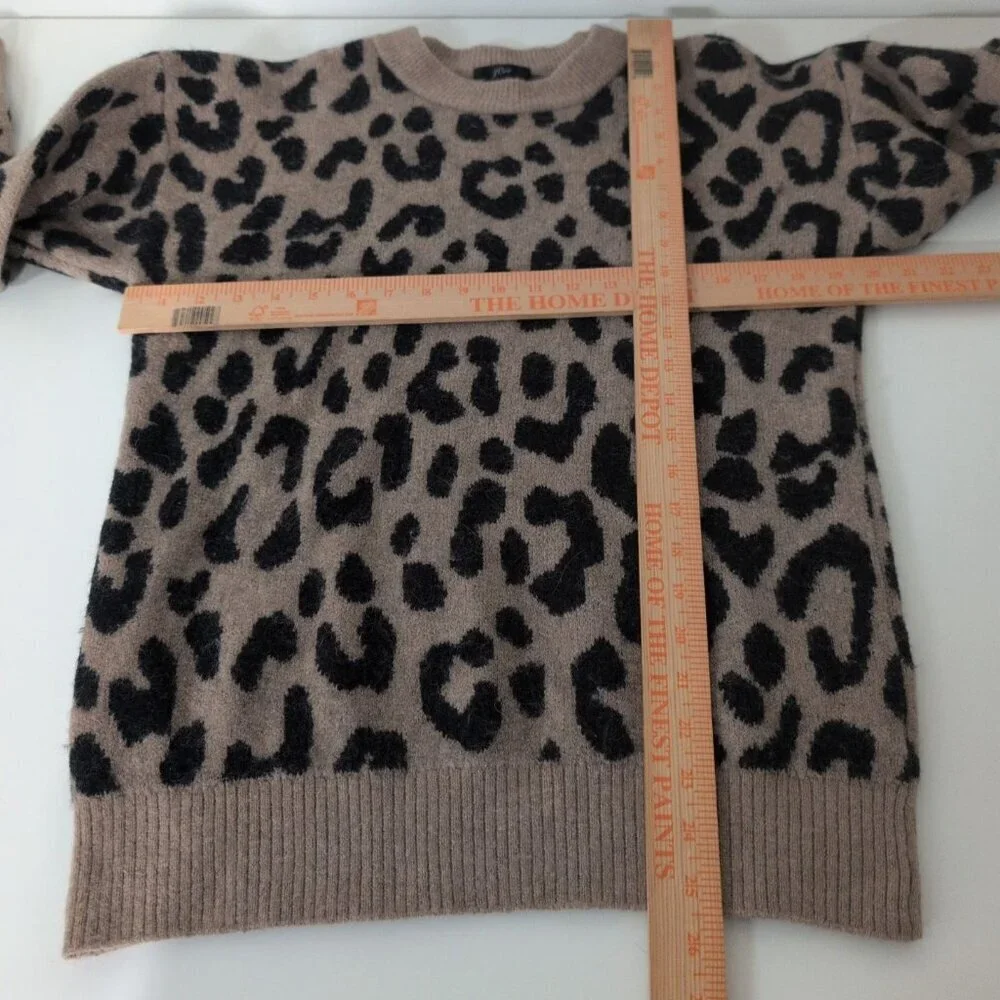 J Crew Leopard Sweater Womens Size Medium Beige Merino Wool Blend Crew Neck